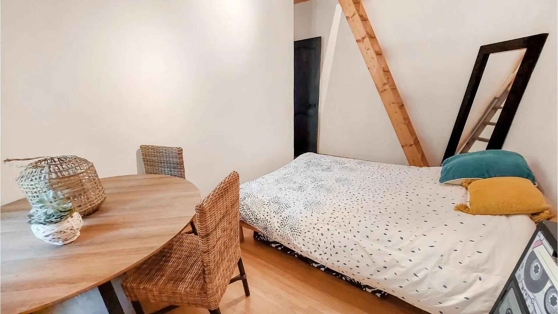 Feriehus 3 Bedroom Amazing Home In Saint Cyr Sur Mer